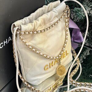 Classic CHANEL Bag: A Stylish and Versatile Choice for Elegance